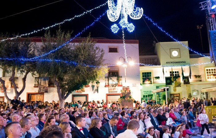 Gente en la plaza